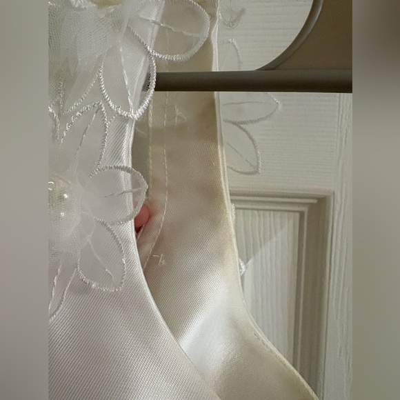 Elliatt Elder Dress White Mini - Picture 10 of 15